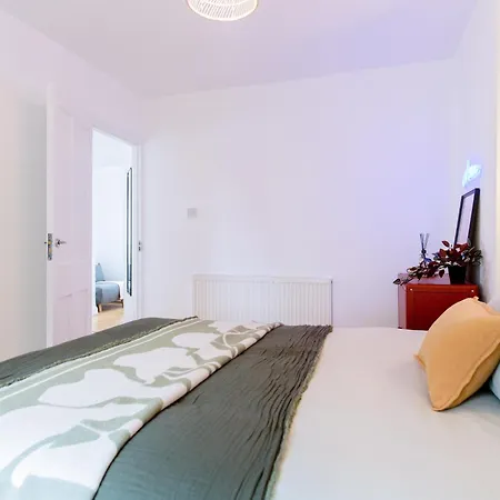 3-Bed House - Next To Olympic Park & Westfield Apartment London Exterior photo